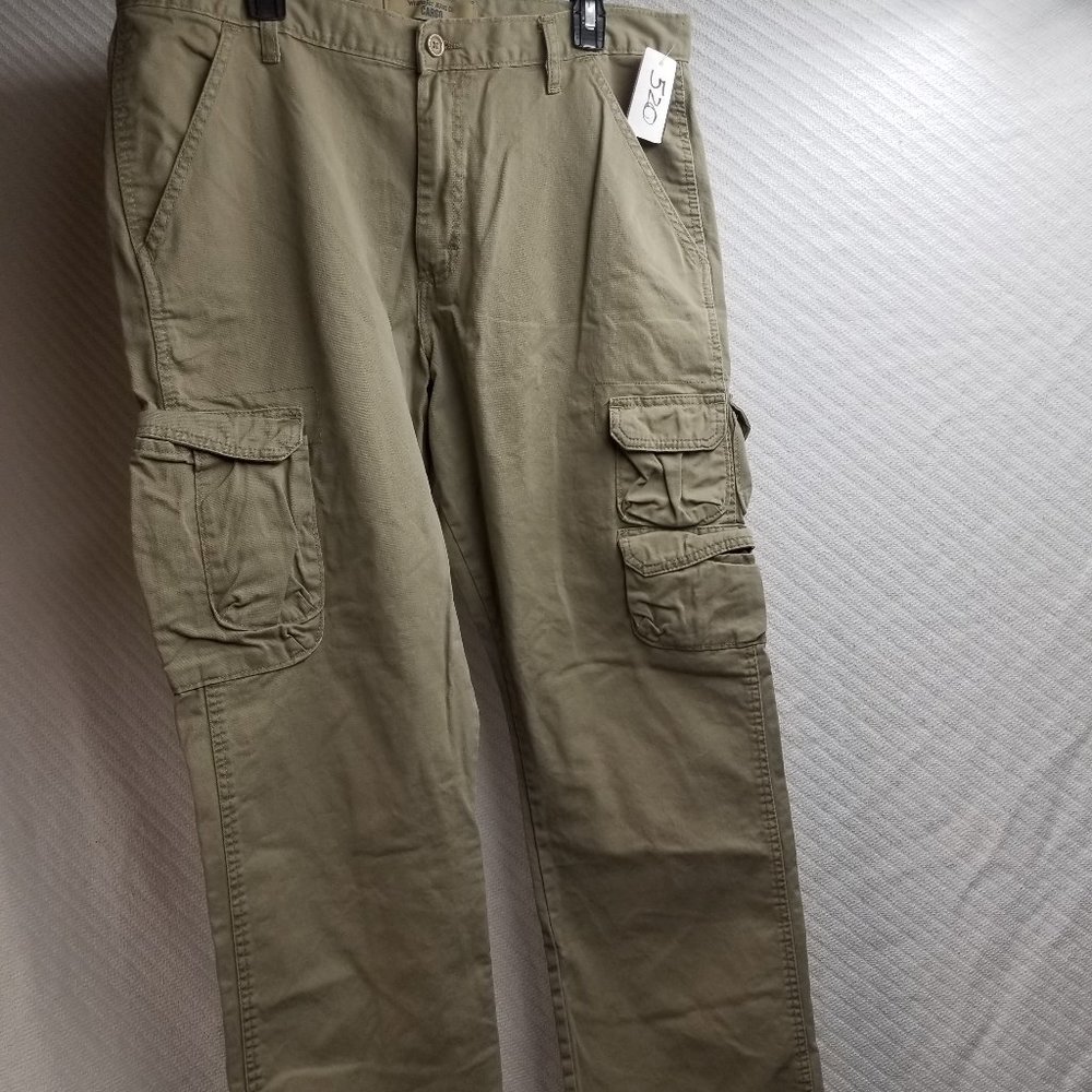 520 - Wrangler 36W 30L Cargo Pants